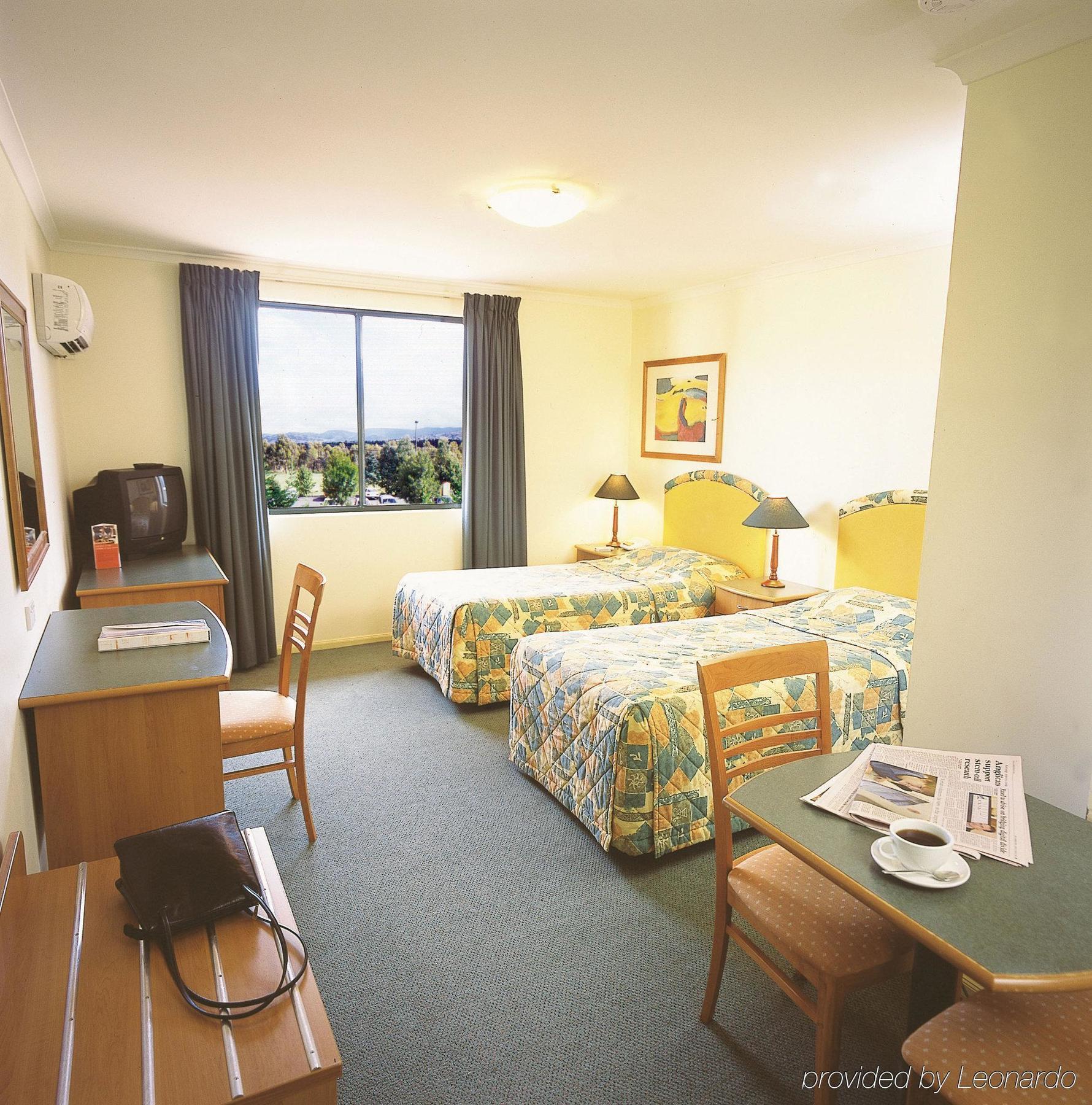 Alpha Hotel Canberra Zimmer foto